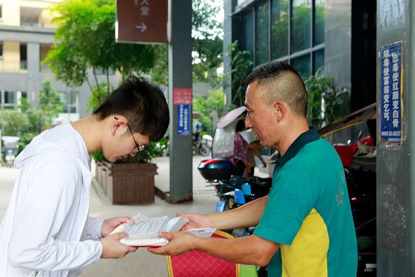 圆梦！资阳安岳首封北大录取通知书送达