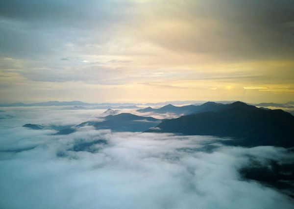 绵阳平武：云海映朝霞 雨后初晴美如画